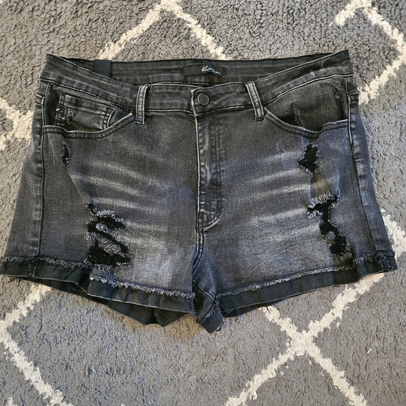 KanCan Los Angeles Skinny Distressed Washed Black Denim Jean Shorts Size 31 - Picture 1 of 5